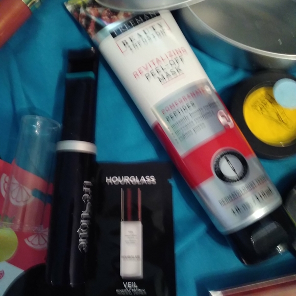 Lot of make up skin care products - Picture 6 of 9